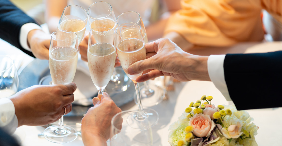 Brøl Registrering Tips Drikkevarer til bryllup: Hvor meget drikkelse skal I købe?